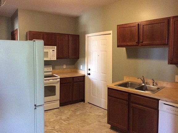 5th image of 632 Fulton St W #201