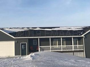 910 Jackson Ave W, Lisbon, ND 58054