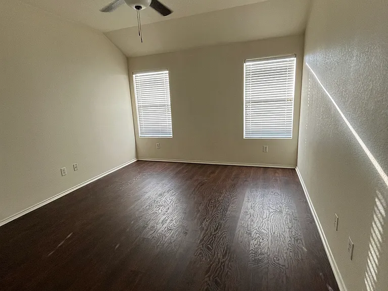 5809 Thoroughbred Ct — Photo 5