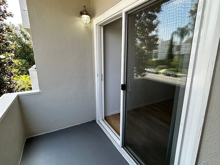 13860 Burbank Blvd — Photo 69