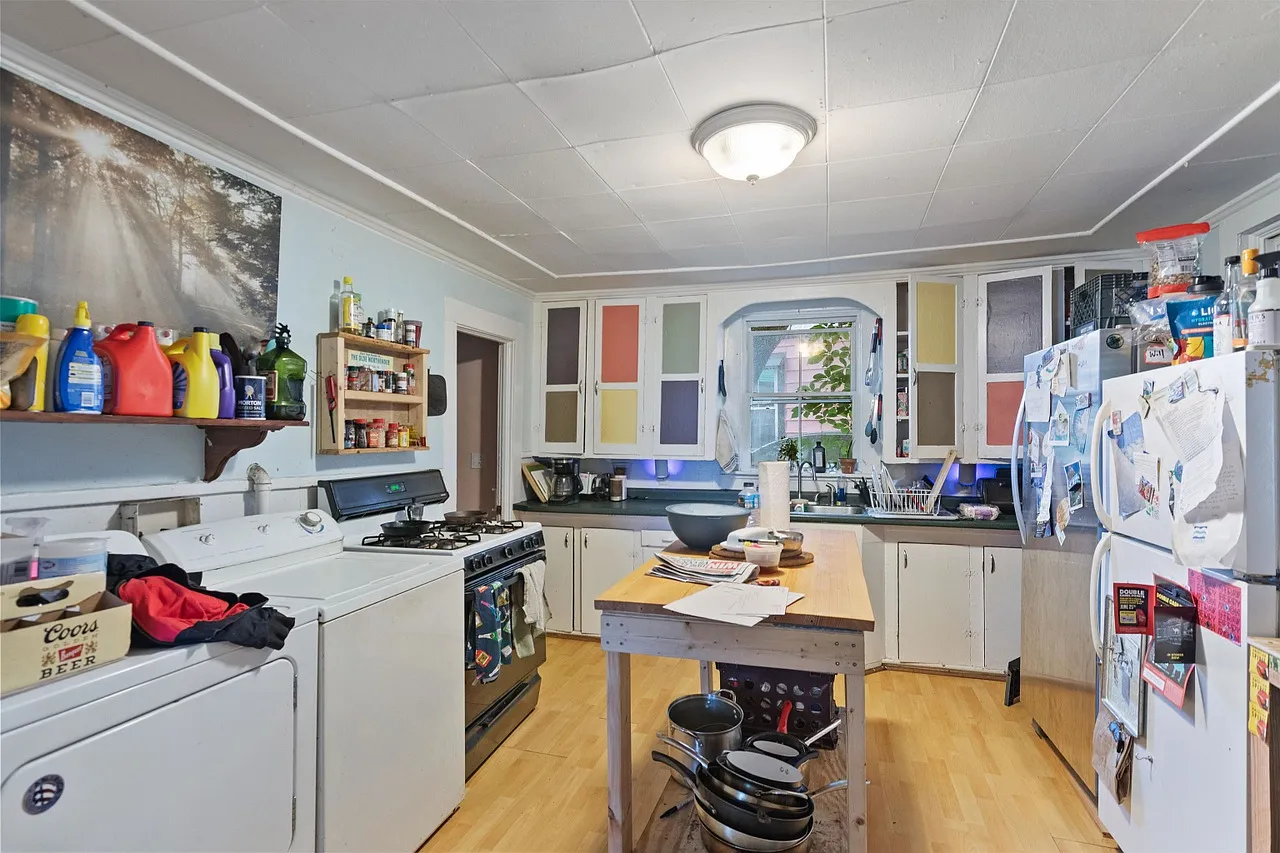 4 bed, 1.5 bath, $3,500 — Photo 2