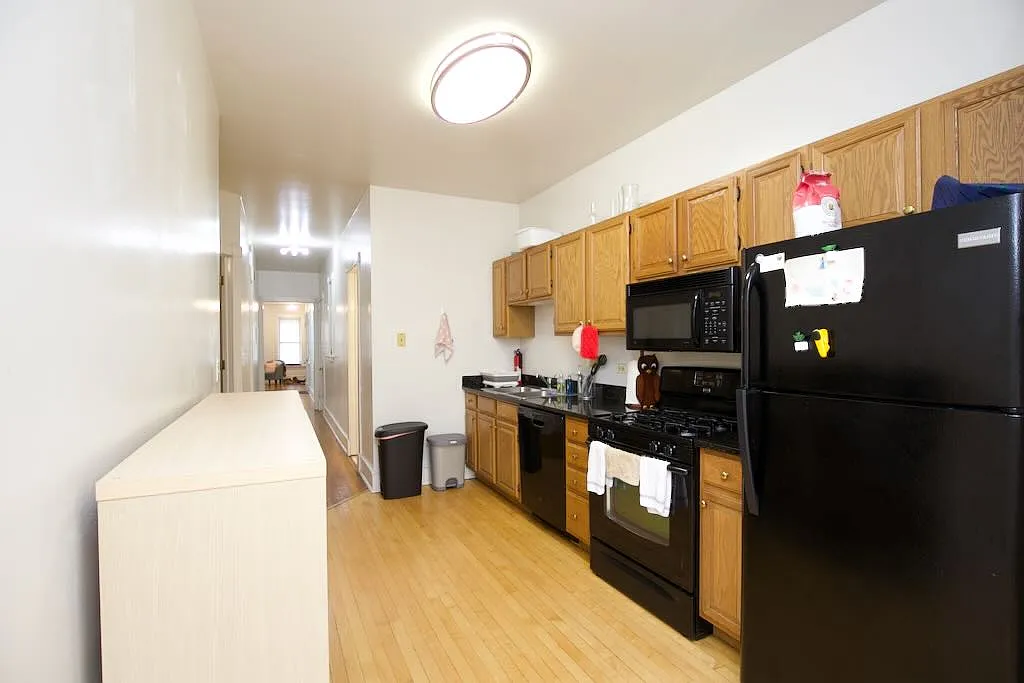Appealing 4 Bed, 2 Bath at Sheridan + Columbia (Rogers Park) — Photo 3