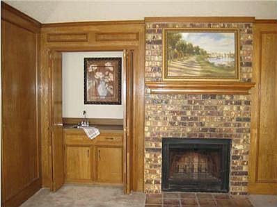 2nd image of 811 Rose Hill Ln
