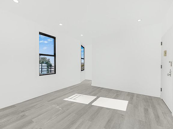 2nd image of 27 Cliff St #2B