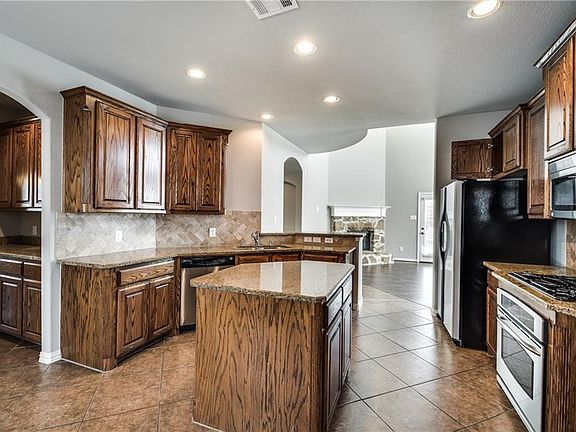 3rd image of 11401 Glen Rose Dr