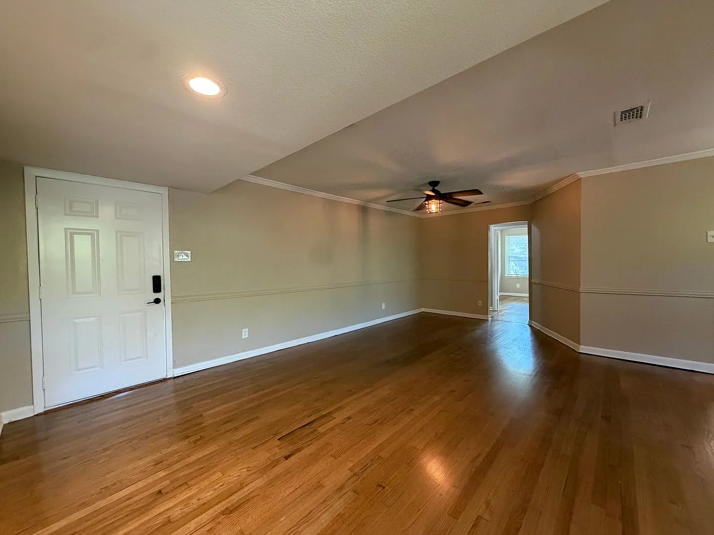 Available Now Spacious 3 Bedroom 2 Bath Home In Sw Fort Worth — Photo 3