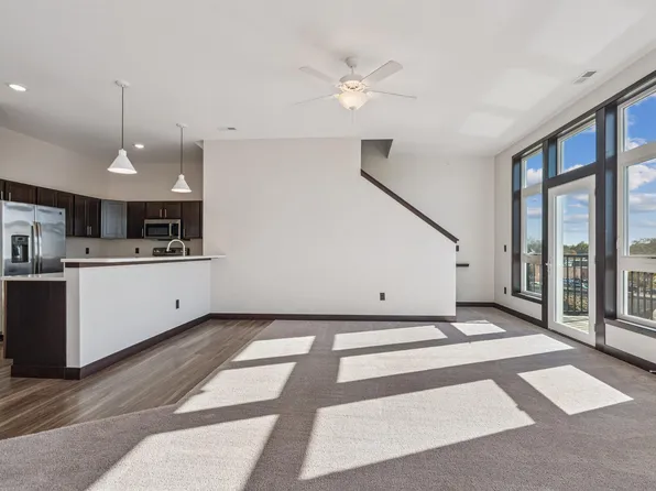 120 Twin Steeples Cir NE Unit 313, Dyersville, IA 52040