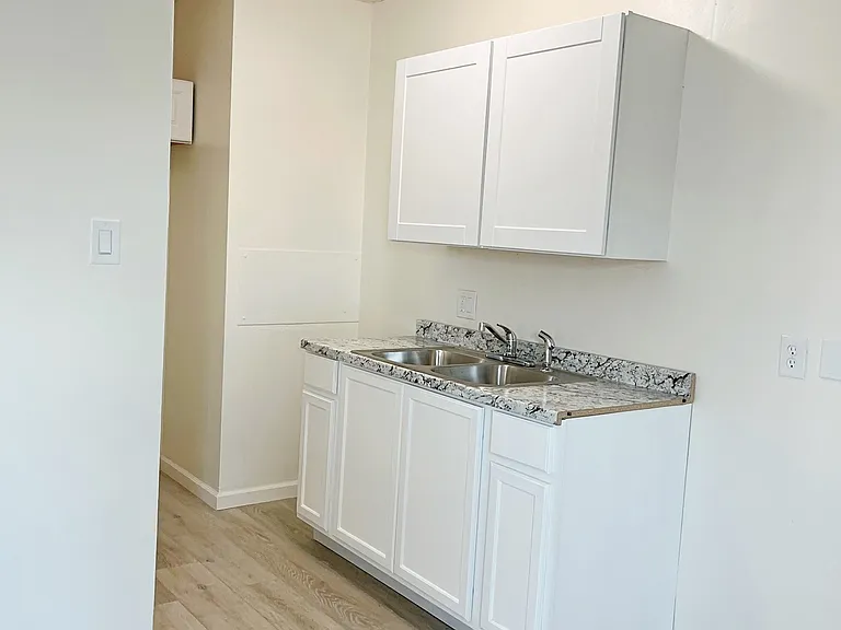 2405 S Denison Ave #4 — Photo 5