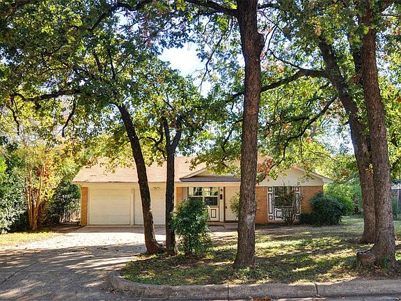3rd image of 2501 Janice Ln