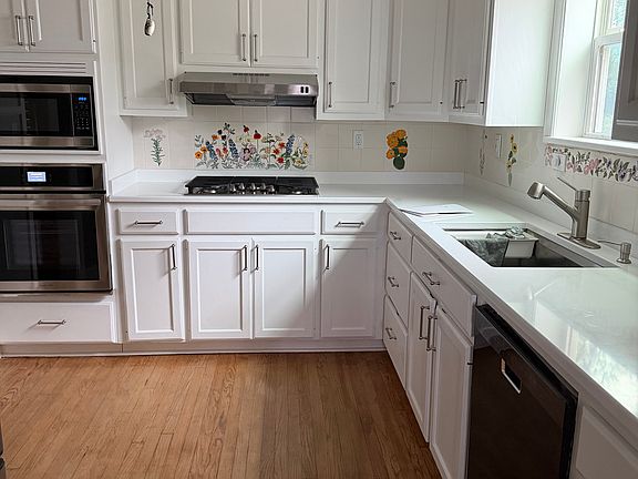 2nd image of 321 Blue Bonnet Blvd