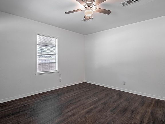5th image of 209 Birch St