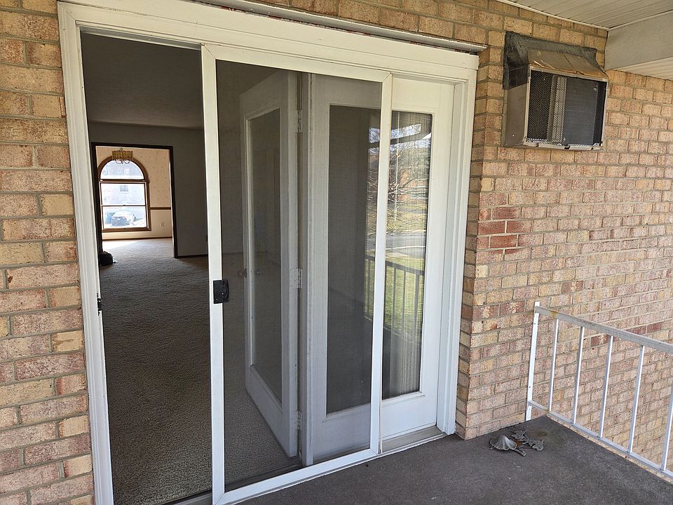 Screen door in balcony