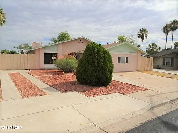 2nd image of 2206 W Emerald Cir