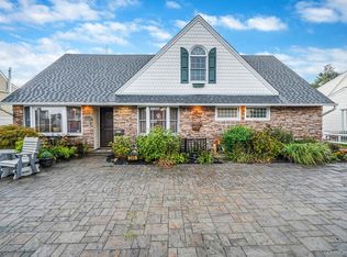 246 Blacksmith Rd, Levittown, NY 11756