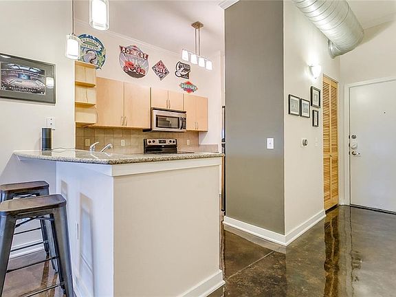 4th image of 201 W Lancaster Ave Unit 422