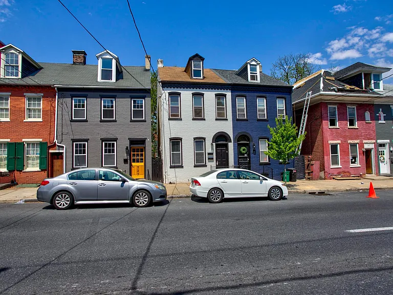 329 E Chestnut St #1 — Photo 26
