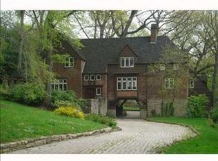 414 Pasadena Dr N, Pittsburgh, PA 15215