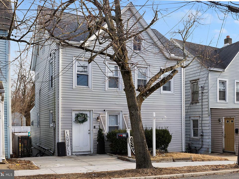 2nd image of 205 Main St