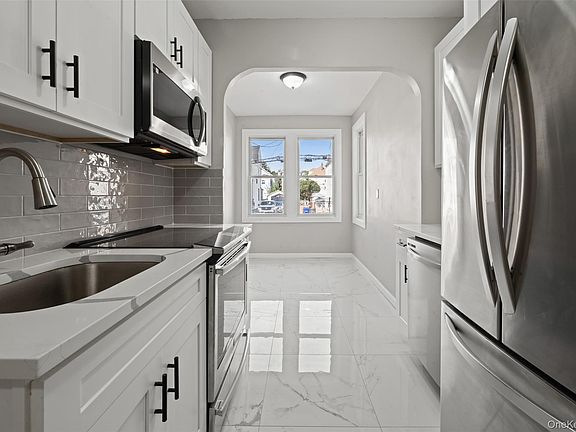 4th image of 3946 Amundson Avenue