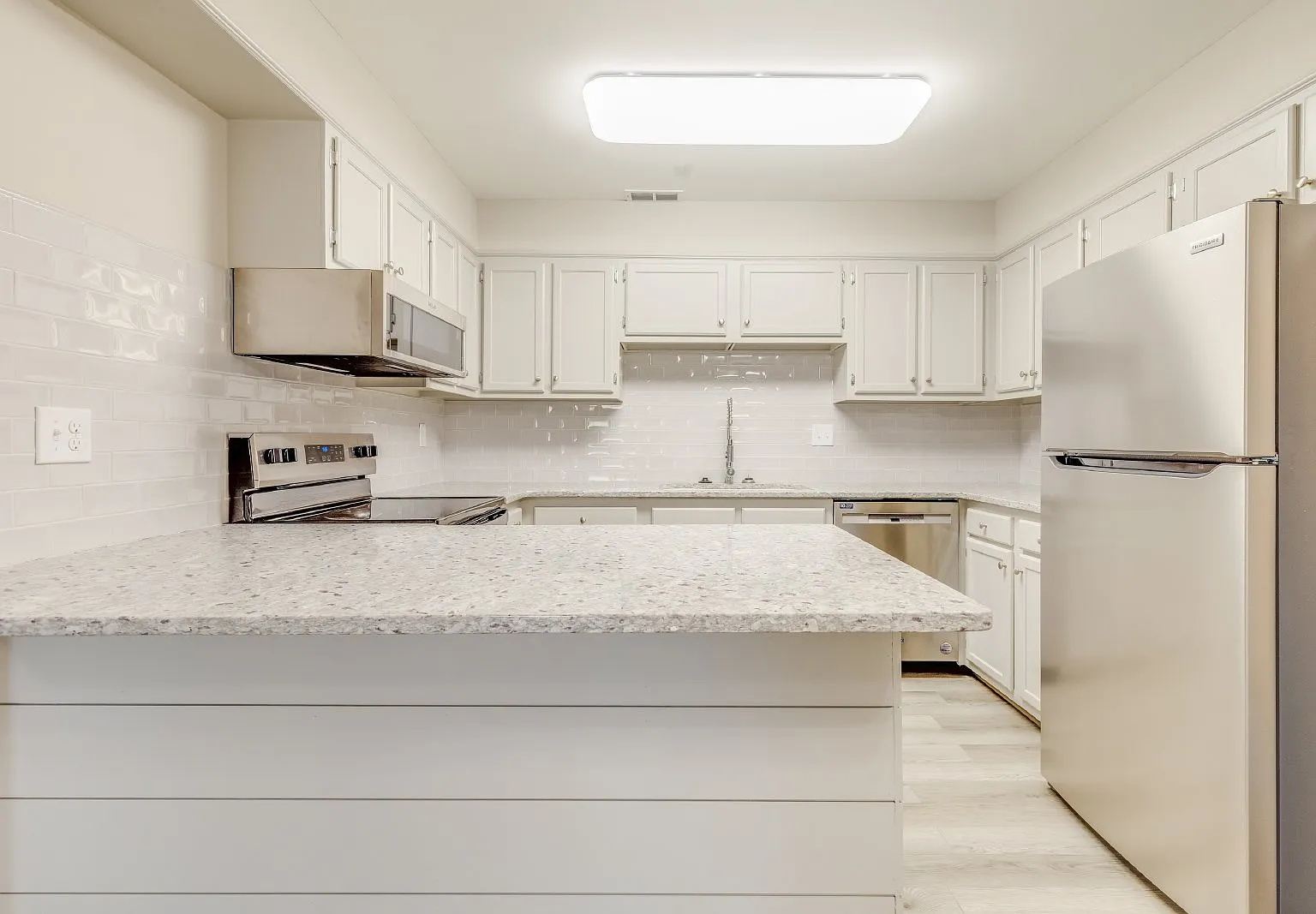 2 bed, 2.0 bath, 1010 sqft, $1,695 — Photo 1