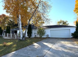 6961 Shoreline Dr, Delton, MI 49046