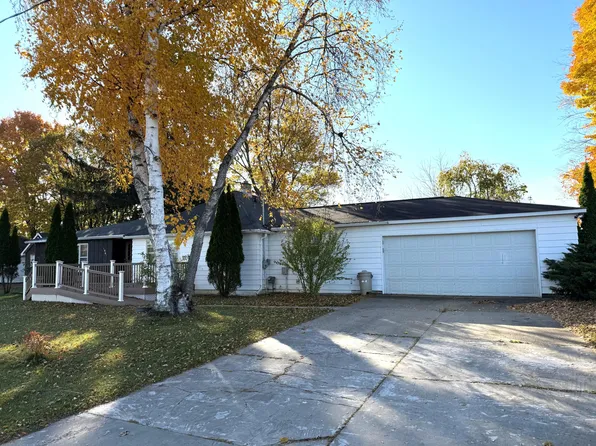 6961 Shoreline Dr, Delton, MI 49046