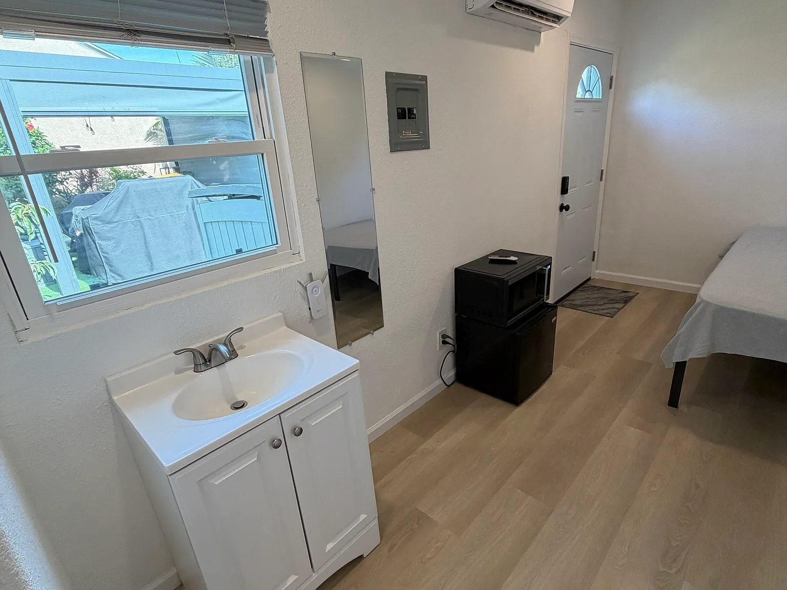 Studio, 200 sqft, $1,350 — Photo 2