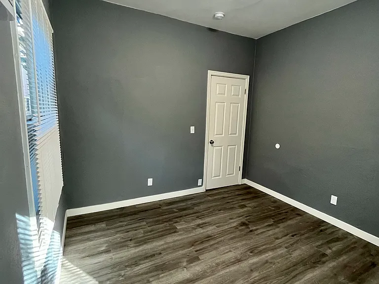 1140 E Elk Ave #3 — Photo 4