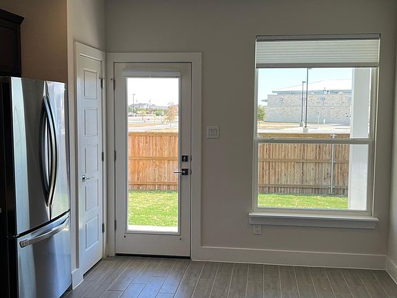 4th image of 505 Peace Dr