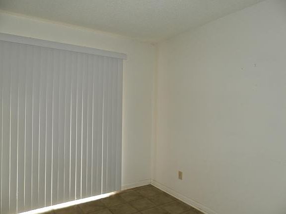 3rd image of 507 Woodland Oak Dr