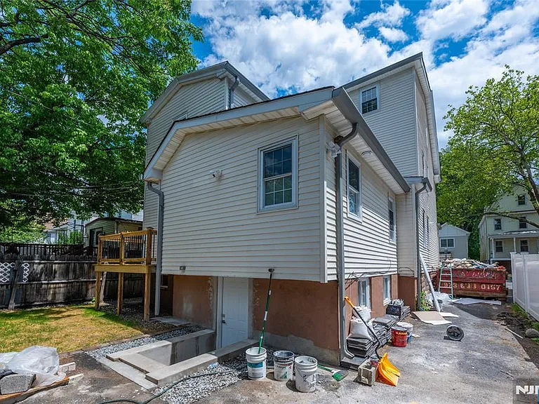 231 Waverly Pl — Photo 33