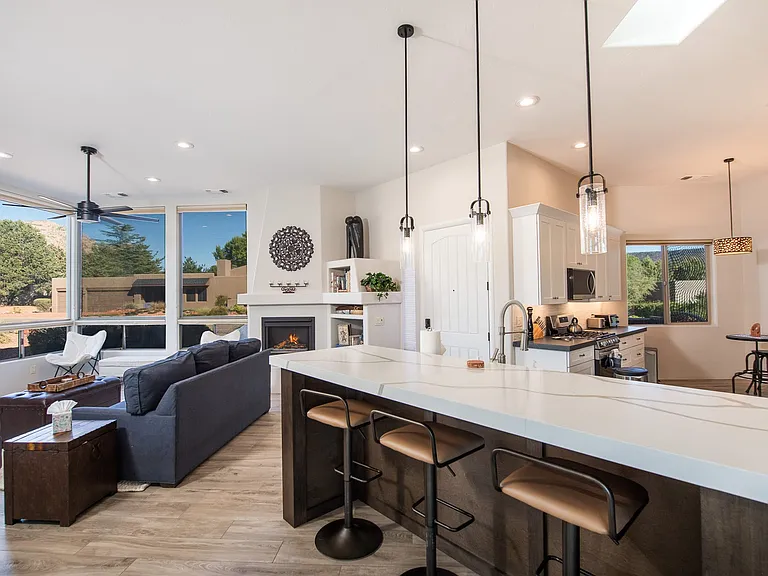 155 Quartz Dr — Photo 17