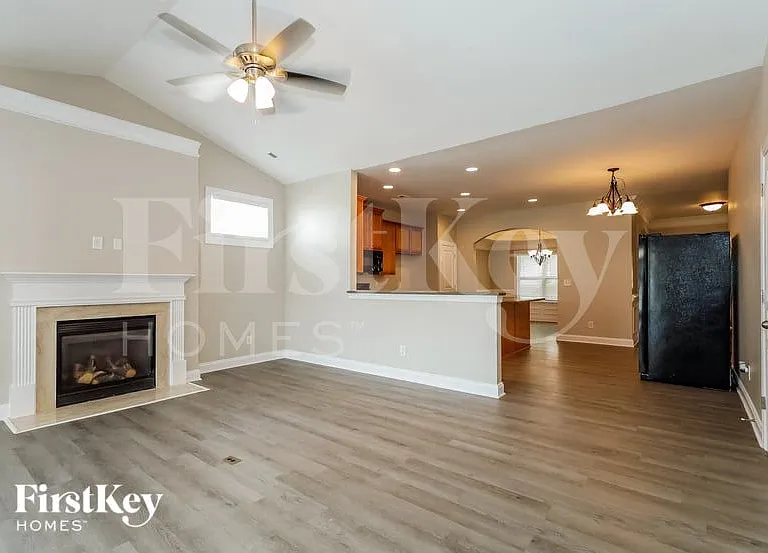 1005 Phar Lap Dr — Photo 4