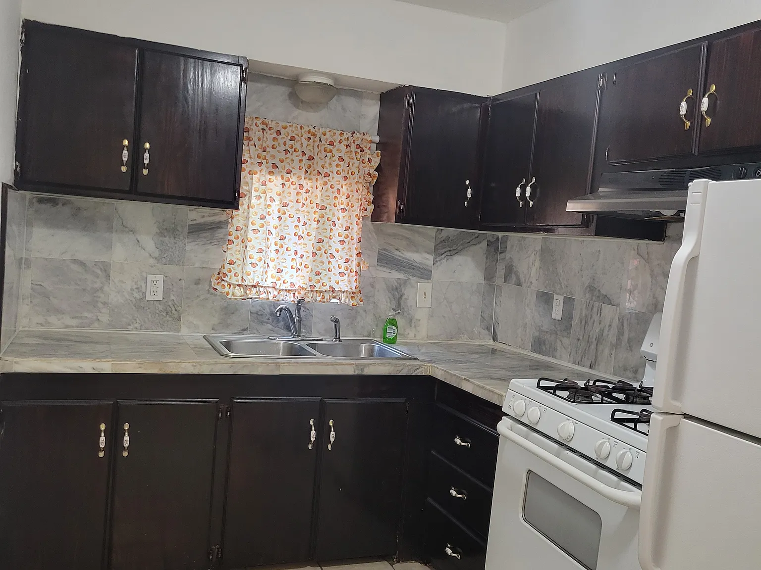 1534 Yucca Dr — Photo 2