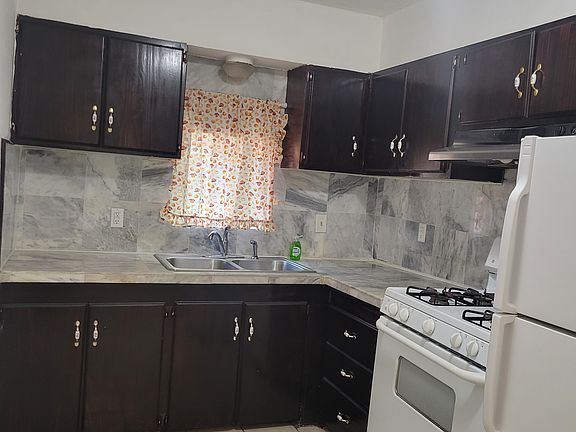 2nd image of 1534 Yucca Dr