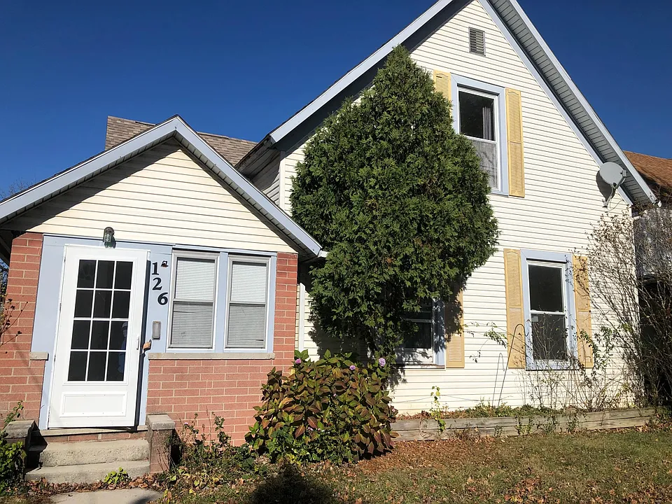 126 Larkins St