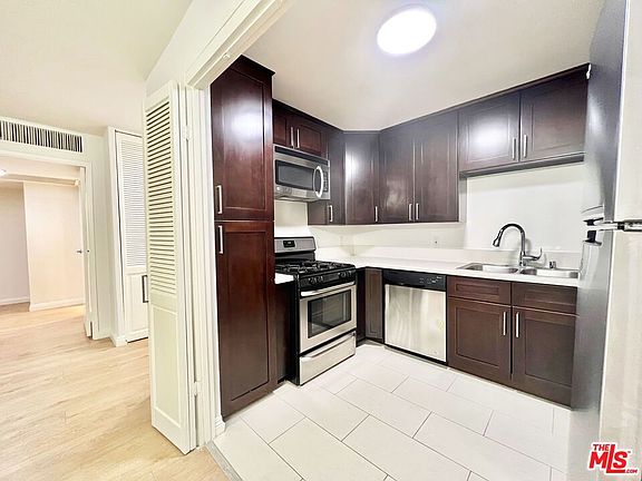 5th image of 468 S Roxbury Dr APT 302