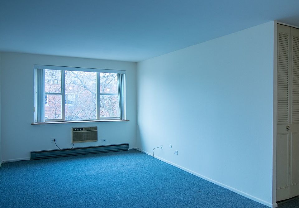 1st image of 3825 N Pine Grove Ave APT 515