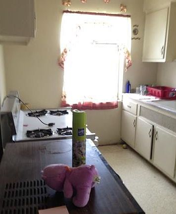 3rd image of 1326 Maple Dr