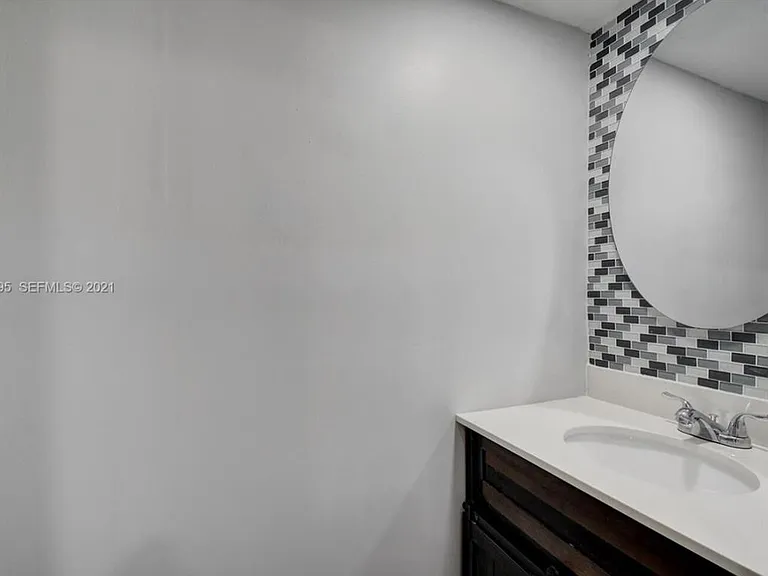 9270 NW 40th St #1 — Photo 5