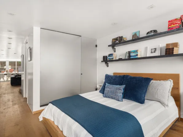 310 East 51st Street image 14 of 16