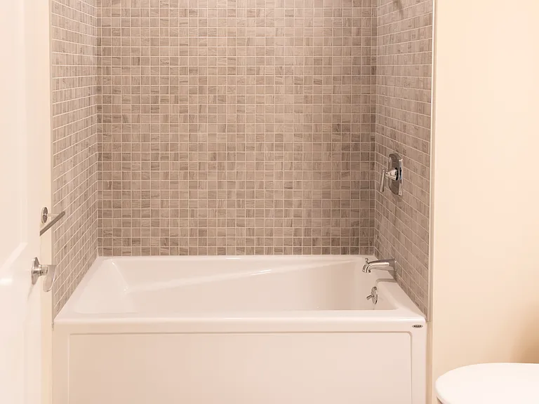 102-108 Westford St #102-1 — Photo 8