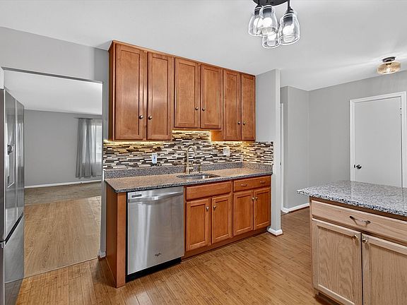 3rd image of 8346 Stationhouse Ct