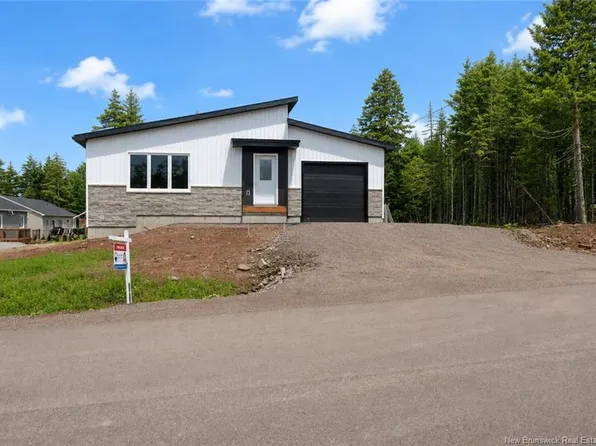 34 Burman St, Sackville, NB E4L 0E7