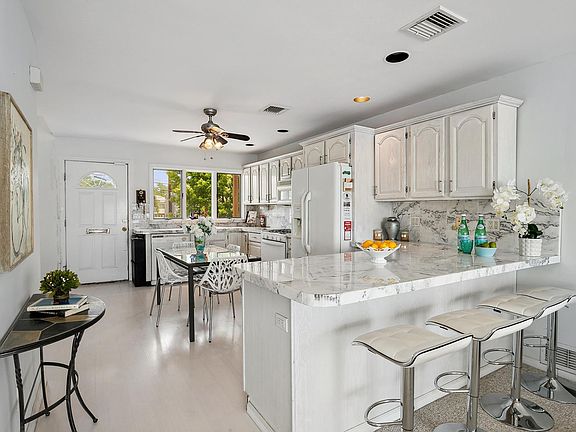 5th image of 23 Pine Ln