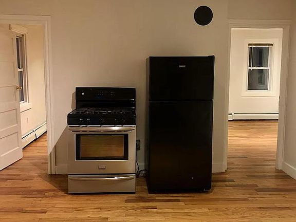 3rd image of 34 1/2 Vinton St #2