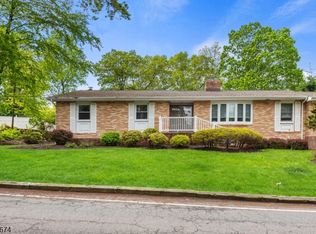 218 Santa Fe Trl, Hopatcong, NJ 07843