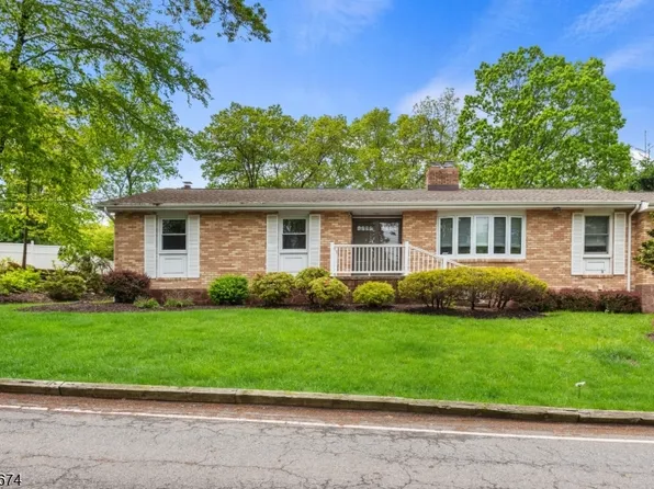 218 Santa Fe Trl, Hopatcong Boro, NJ 07843