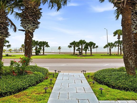 3rd image of 2011 Ocean Dr