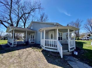 611 E Maple St, Wellsville, MO 63384